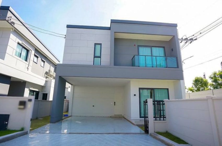 House with Shared Pool for rent in Bangnatrad